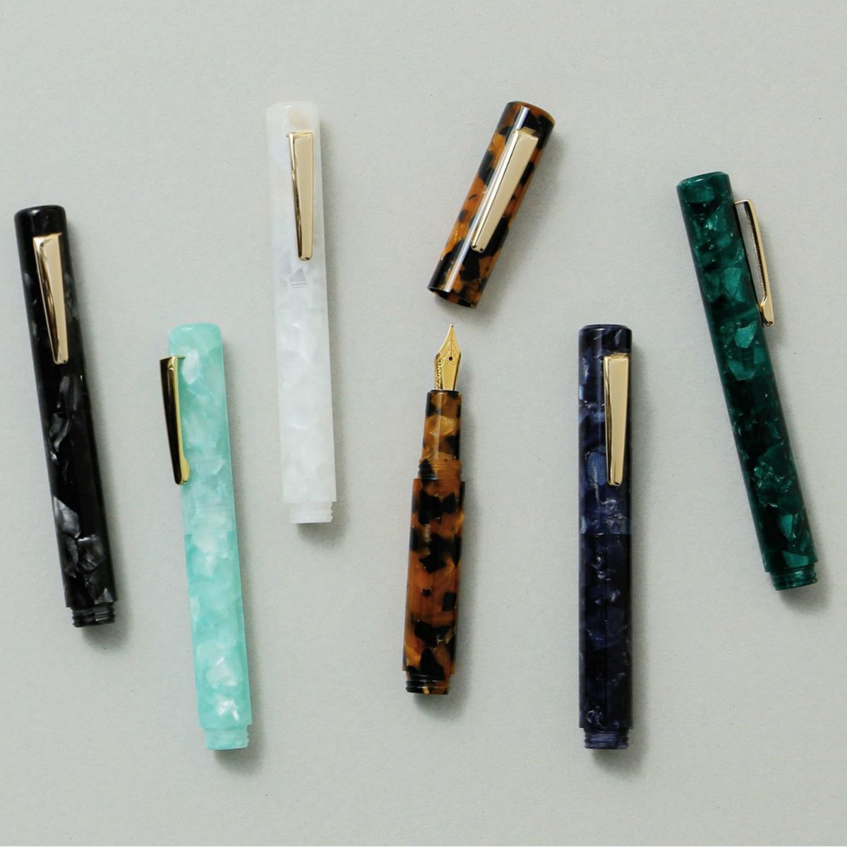 Hightide Attache Marbled Fountain Pen