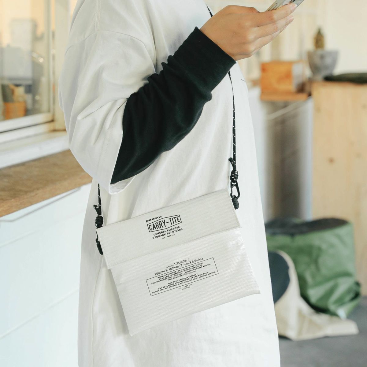 Hightide Penco Carry Tite Case with D-Ring (M)