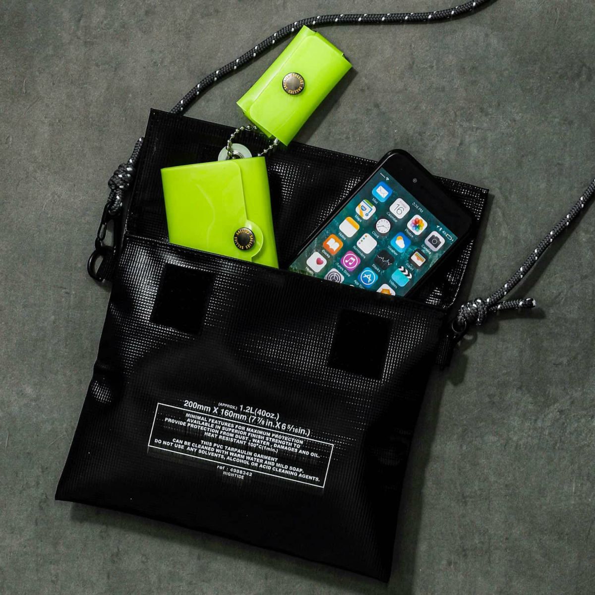 Hightide Penco Carry Tite Case with D-Ring (M)