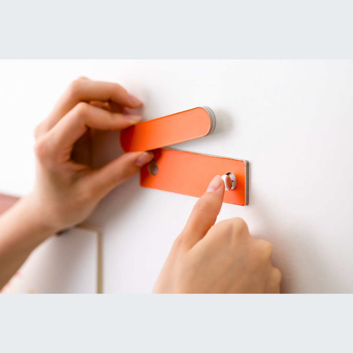 Sikigu Picture Bar – Lightweight Magnetic Paper Photo Holder