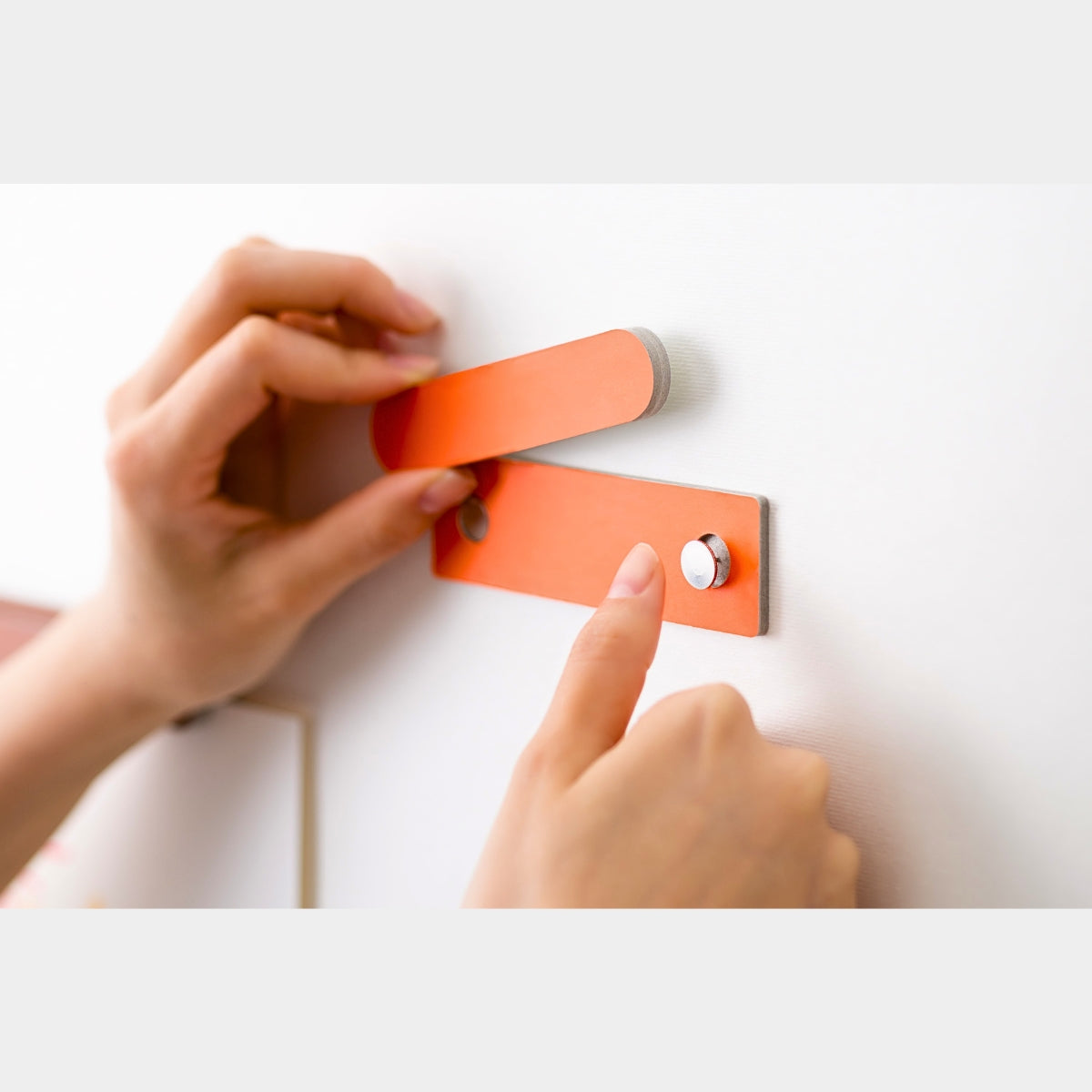 Sikigu Picture Bar – Lightweight Magnetic Paper Photo Holder