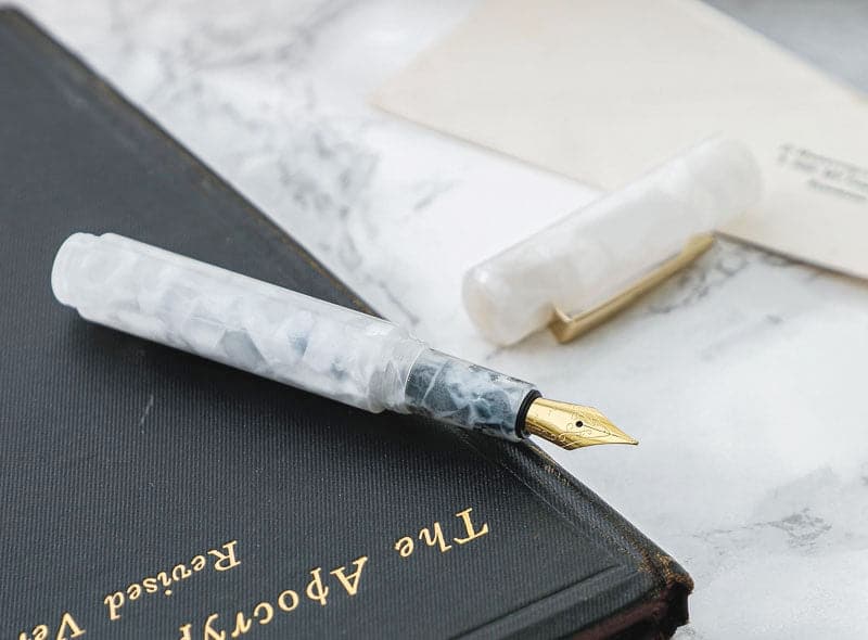 Hightide Attache Marbled Fountain Pen