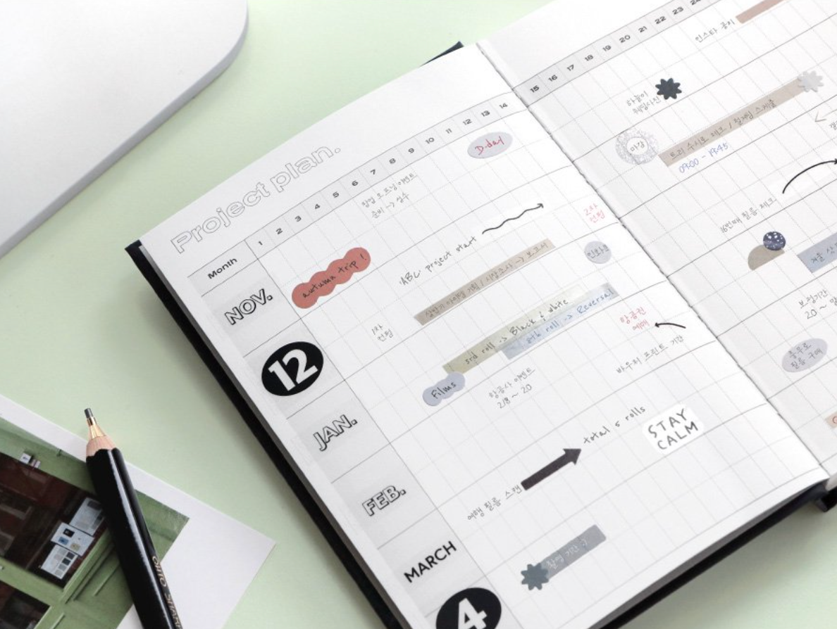 Iconic Monochrome Undated Planner [12 Months]