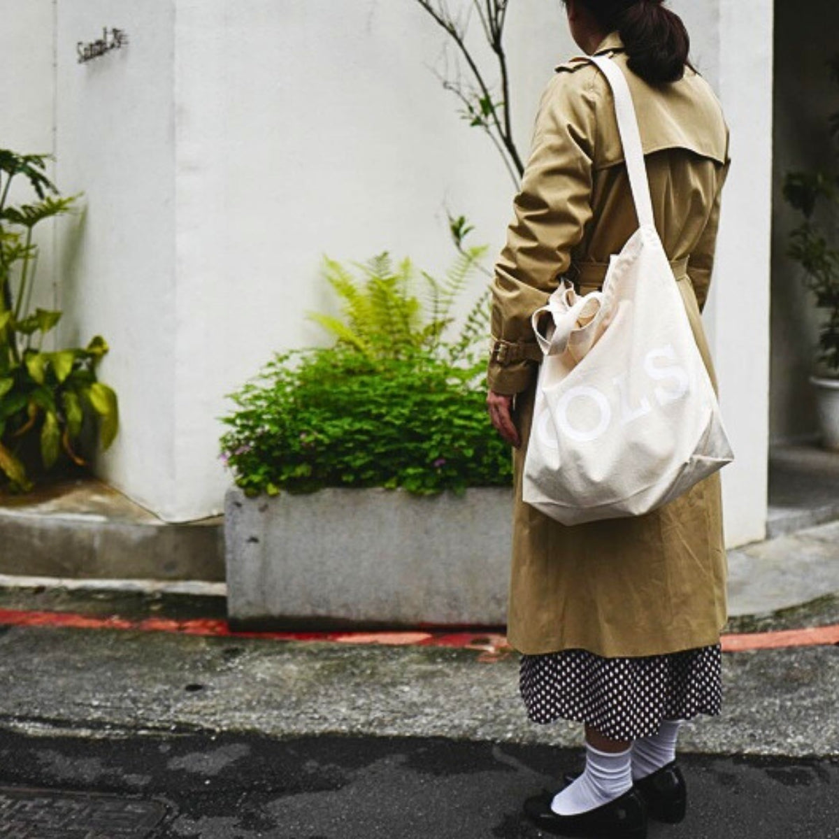 Tools To Live By Tote Bag [Biege]