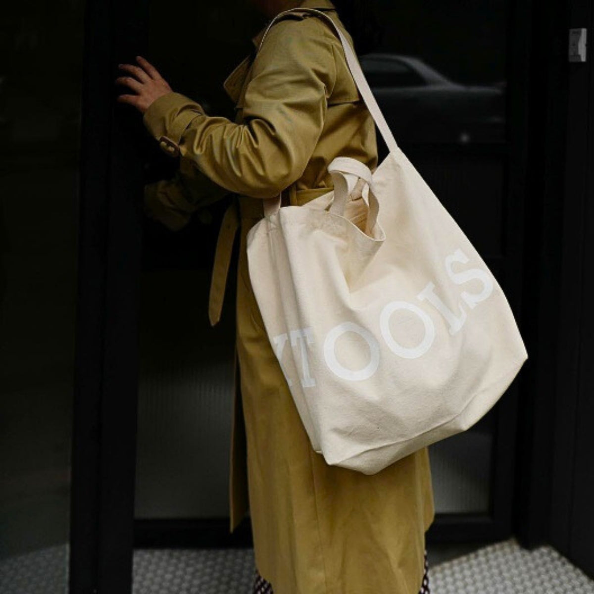 Tools To Live By Tote Bag [Biege]